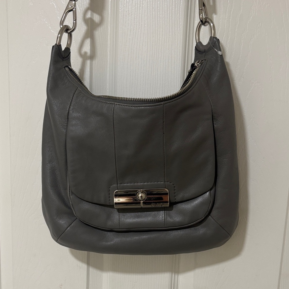 Vintage 💖 Coach Gray Leather Shoulder or Crossbody Bag.💕